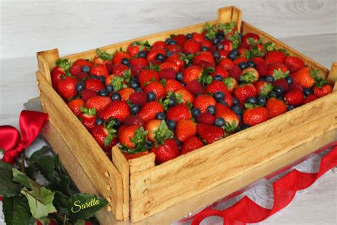 torta cassetta di frutta .